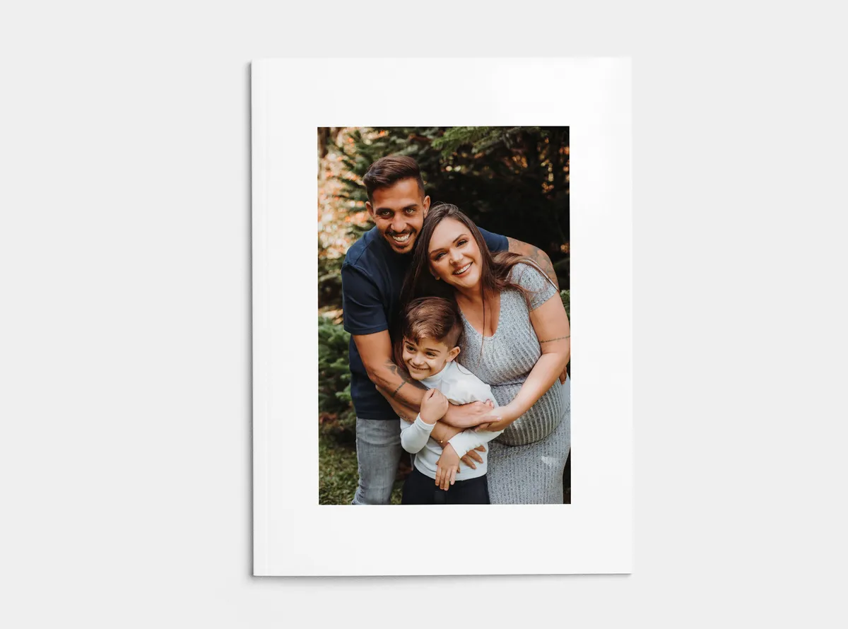Fotobuch Softcover A5 hoch mit Familienfoto von Mutter, Vater und Sohn auf dem Cover